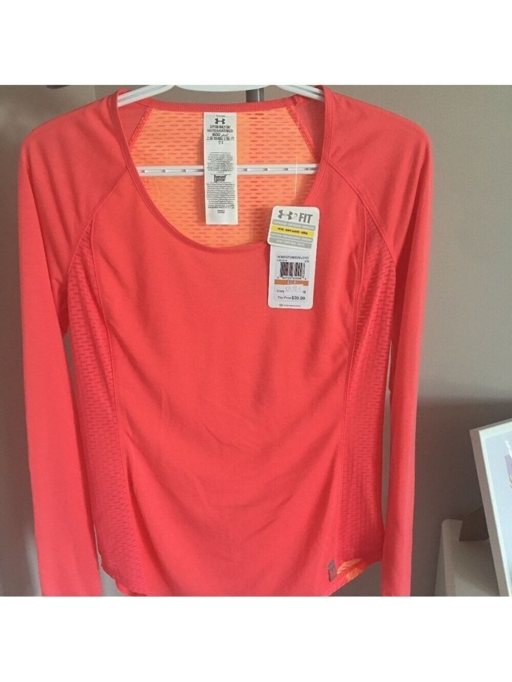 Under Armour, NWT, long sleeve shirt (size S)